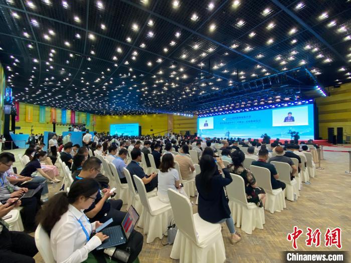 详细阅读:2025郑州跨境电商大会:外贸产品拓内销受关注 2025郑州跨境电商大会:外贸产品拓内销受关注